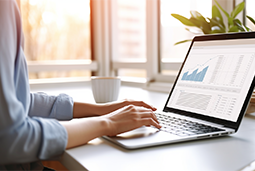 守在就业季中的毕业生，等待青年失业率曲线往下走