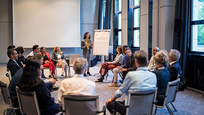 人力资源公司凯发K8国际认为中国制造业企业出海应从人才培养与人才开展双驱动模型管理国际化人才